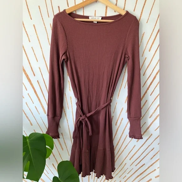 Amour Vert Ziggy Paris Rib Dress in Mocha - Picture 2 of 10